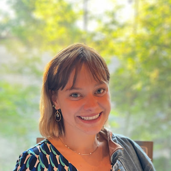 Meet your Posher, Aly - Picture 1 of 1
